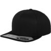 110 Fitted Snapback black