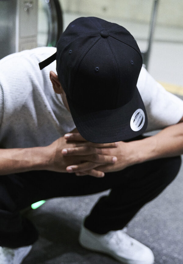 6-Panel Curved Metal Latch Black