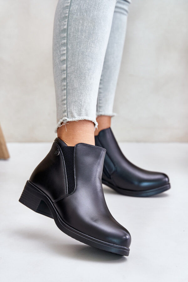 Ankle boots with a low upper insulated with Vinceza fur black