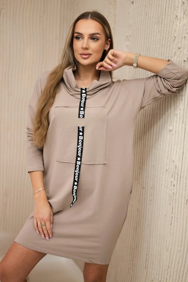 Beige dress with tie