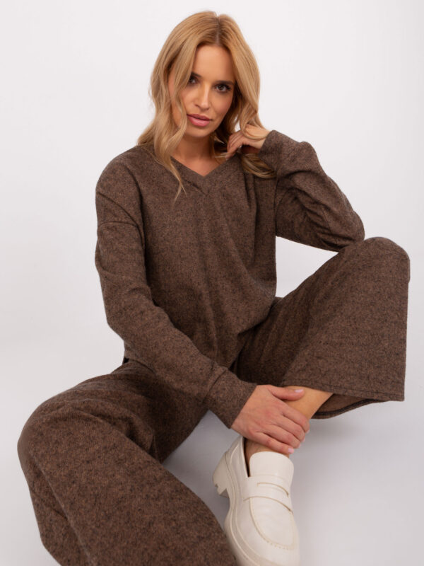 Brown casual set with an oversize blouse