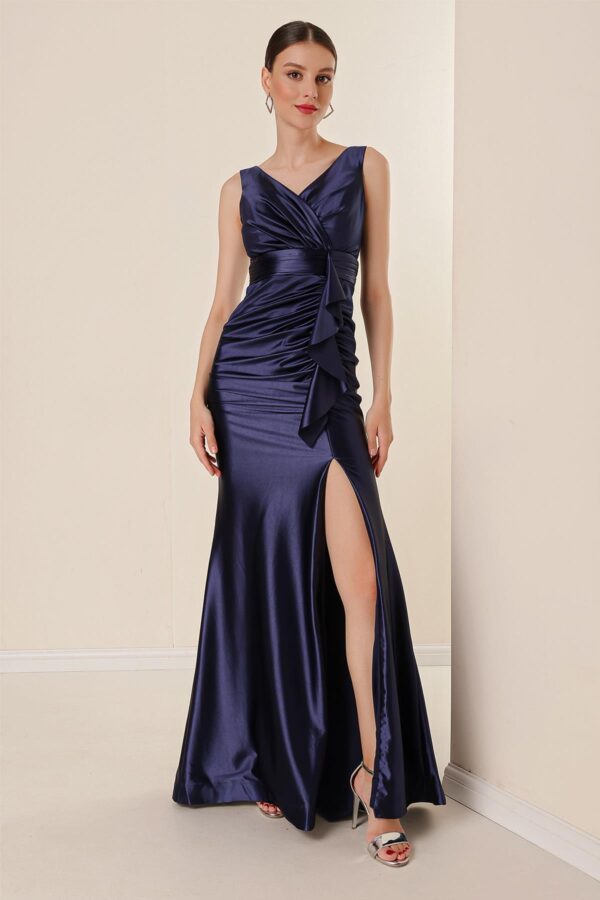 By Saygı Draped Front Flounce bélelt széles méretű hosszú szatén ruha