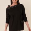 By Saygı Lycra blouse with eyelets and eyelets in one strap is also black with one pocket.