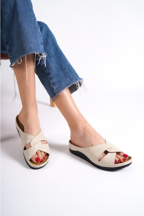 Capone Outfitters Anatomical Soft Comfortable Sole Wedge Heeled Mother Slippers