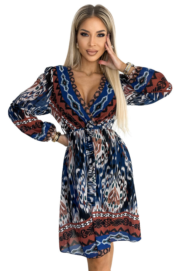 Chiffon dress with neckline and long sleeves Numoco