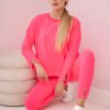 Complete with an oversized blouse in pink neon color