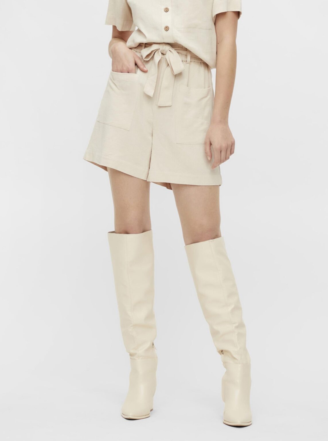 Cream shorts with linen blend. OBJECT Snakes - Women