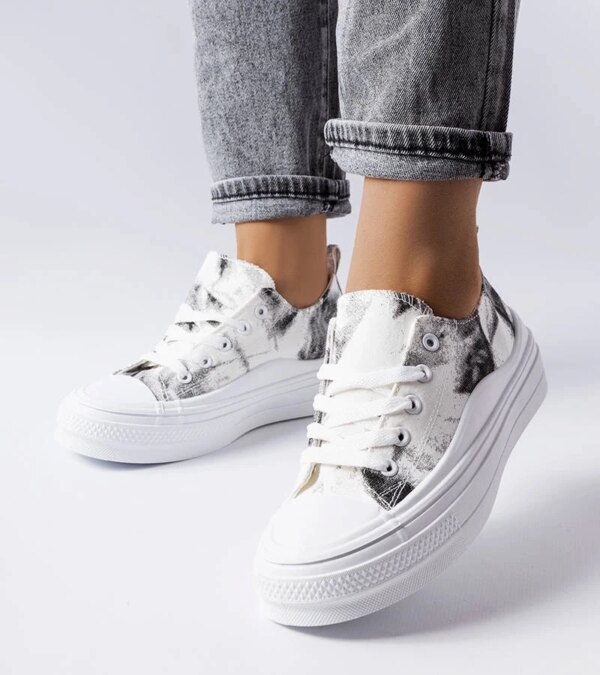 D/CEO Beige trainers Venancia