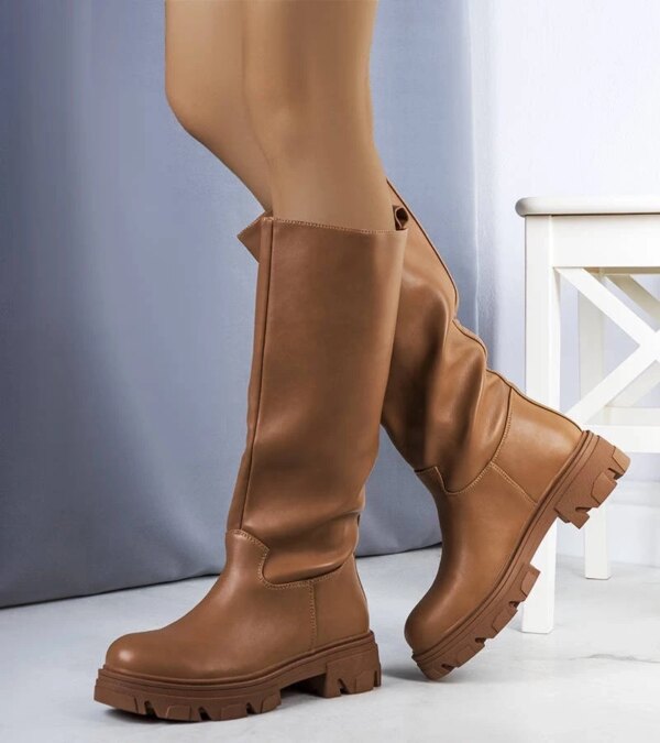 D/CEO Black patent leather insulated boots Campi