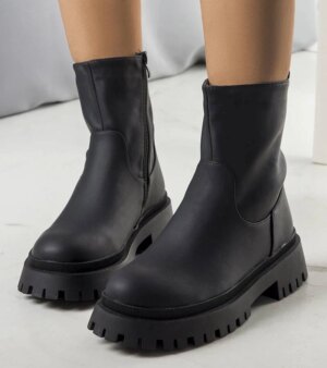 D/CEO Black patent leather insulated boots Campi