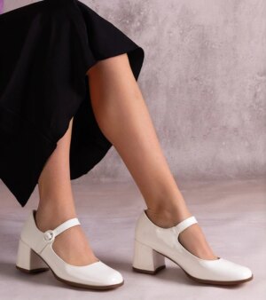 D/CEO Black pumps on a low wedge heel Chantal