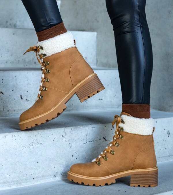 D/CEO Black snowboots Arana
