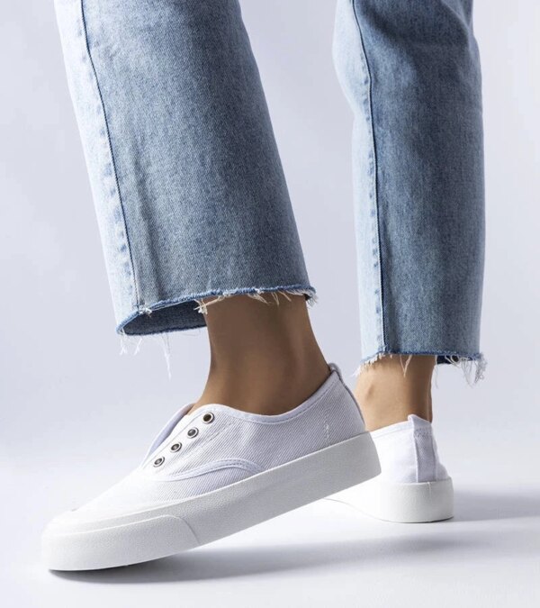 D/CEO Black trainers Beat