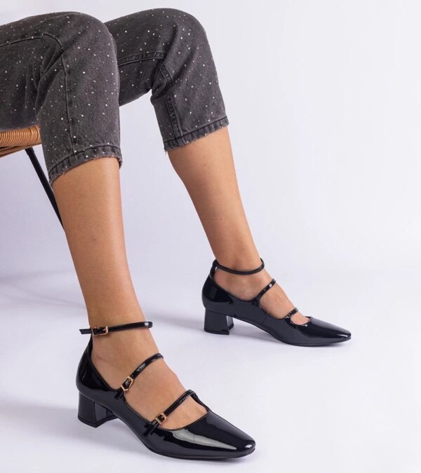 D/CEO Silver pumps Lepley