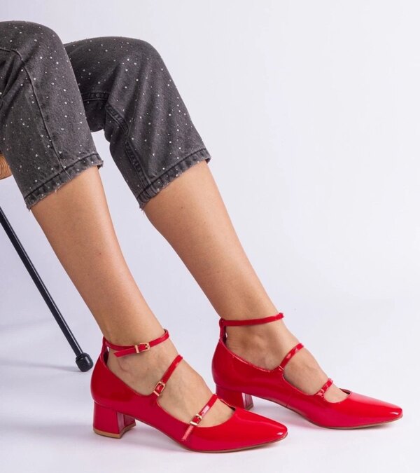 D/CEO Silver pumps Lepley