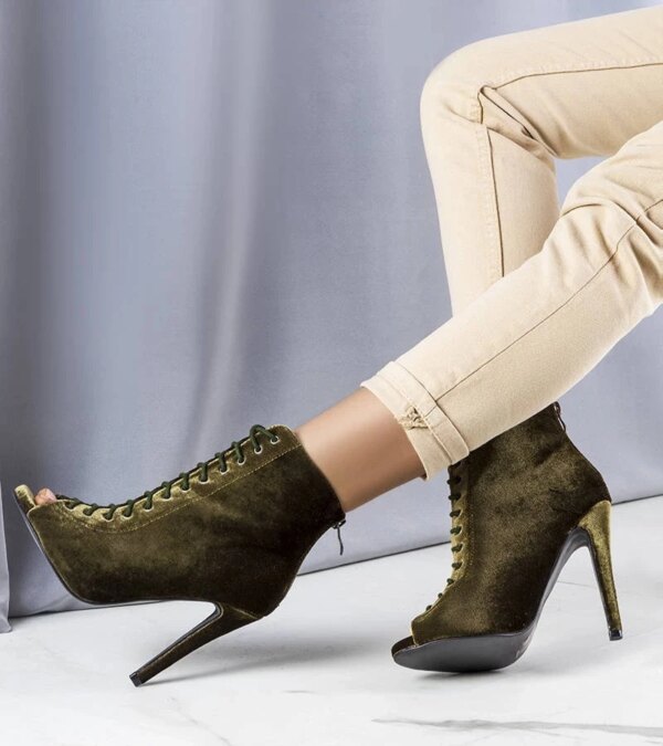 D/CEO Silver pumps Pereira