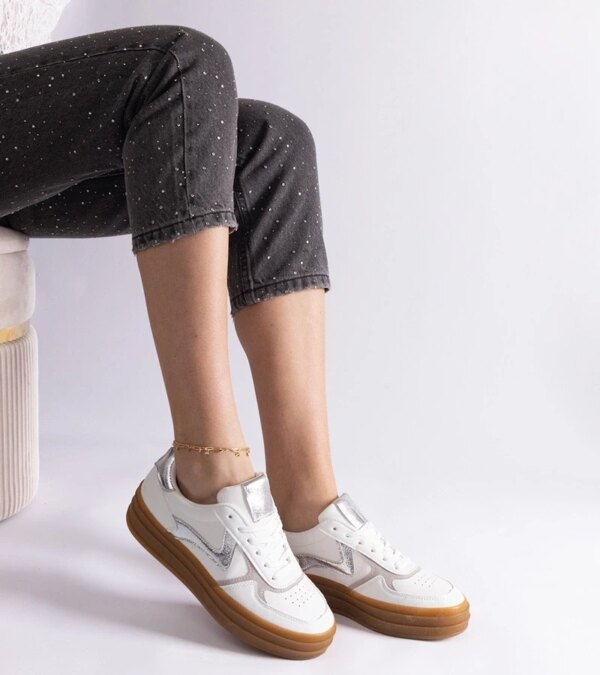 D/CEO White trainers Justar