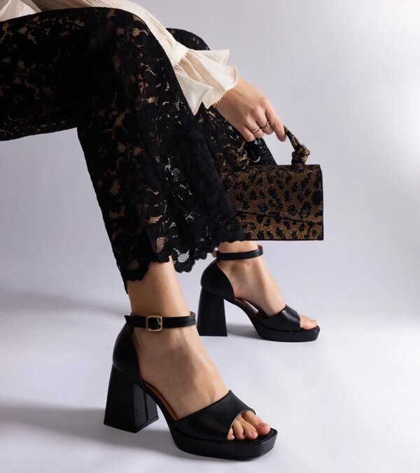 D/CEO Yellow sandals Dolores