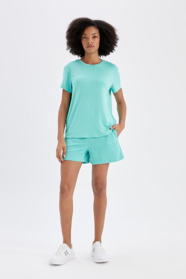 DEFACTO Fit Oversize Wide Cut Short Leg Shorts
