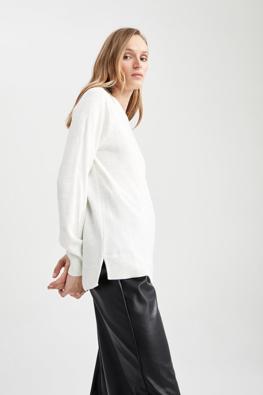 DEFACTO Relax Fit Crew Neck Basic Plain Cashmere Textured Extra Soft Knitwear Sweater I6913az22wn