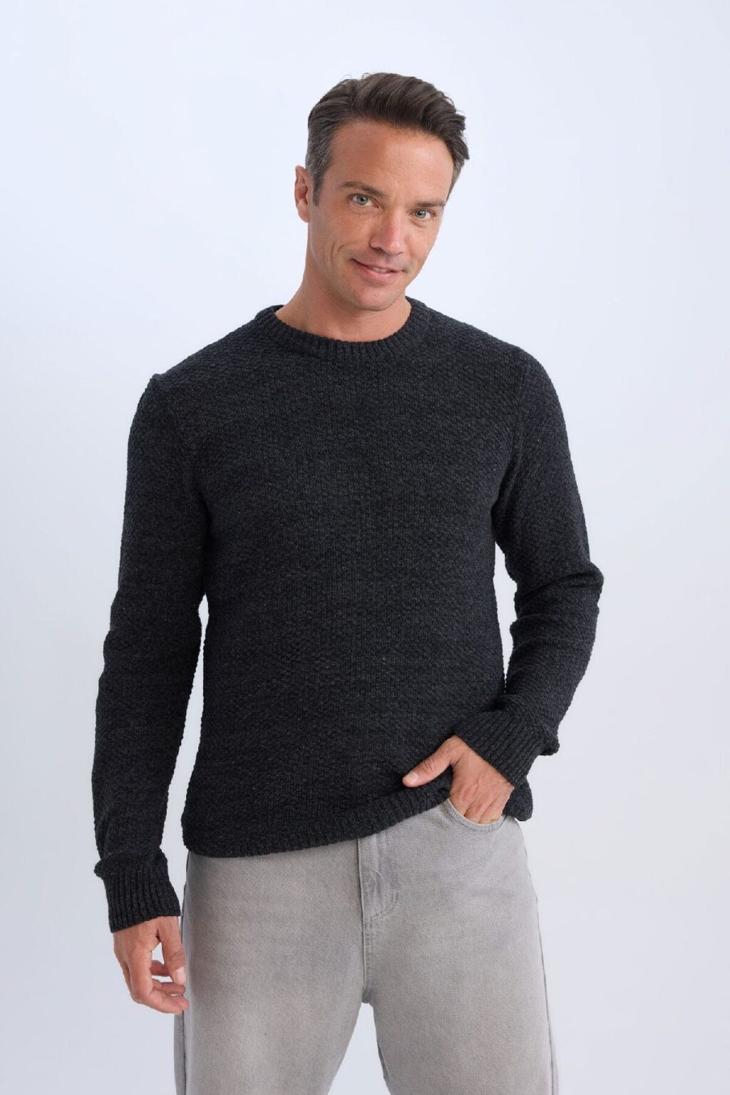 DEFACTO Standard Fit Regular Cut Crew Neck Textured Basic Plain Knitwear Sweater