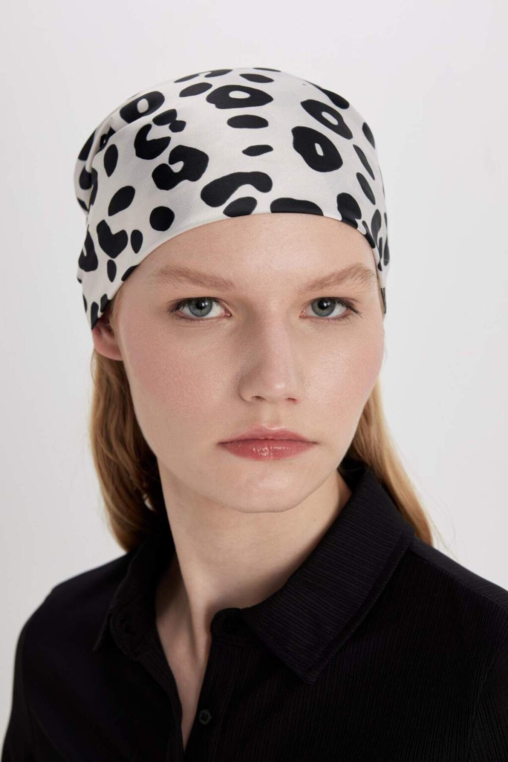 DEFACTO Women's Leopard Patterned Neckerchief