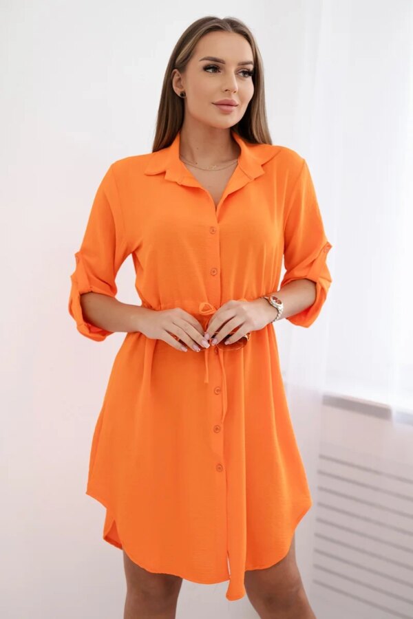 Dress with buttons and binding at the waist in orange color