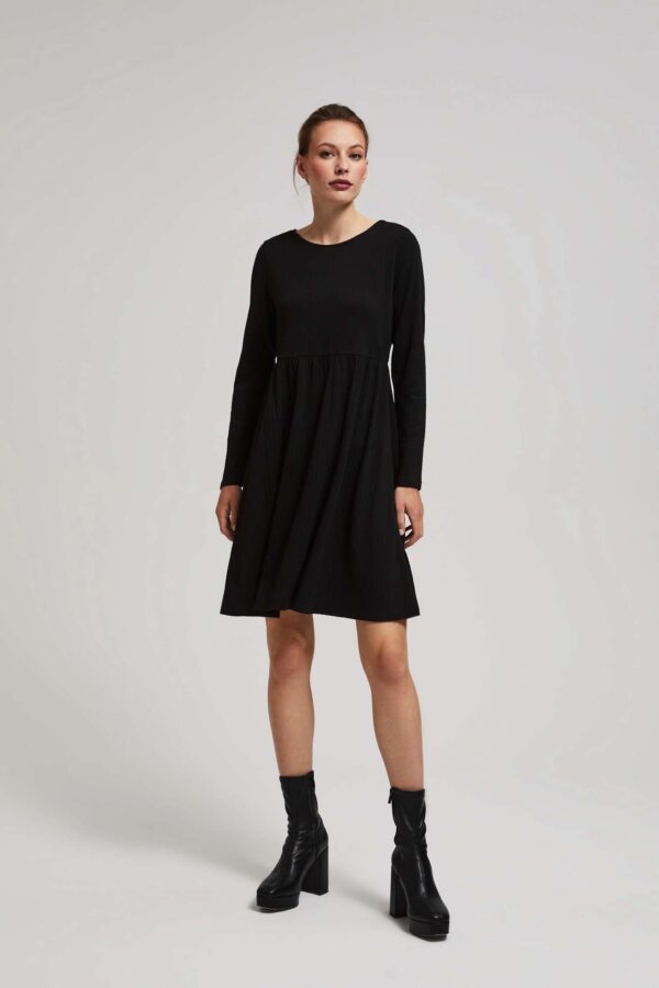 Dress with long sleeves and flared bottoms