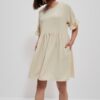 Dress with ruffles on the sleeves