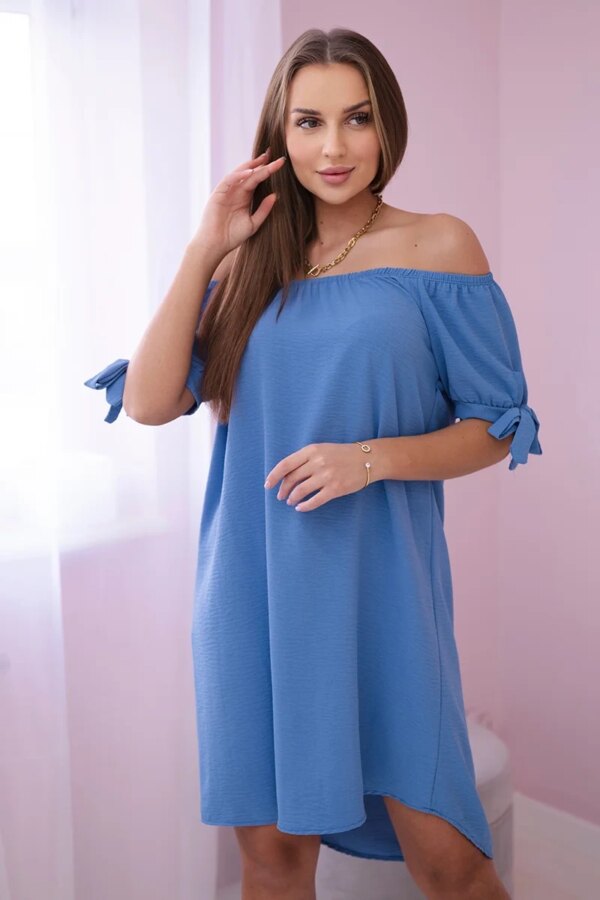 Dress with ties on the sleeves dark jeans