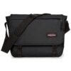 EASTPAK Messenger 'Delegate +'  burgundi vörös / fekete / fehér
