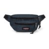 EASTPAK Övtáska 'Doggy'  tengerészkék / fekete