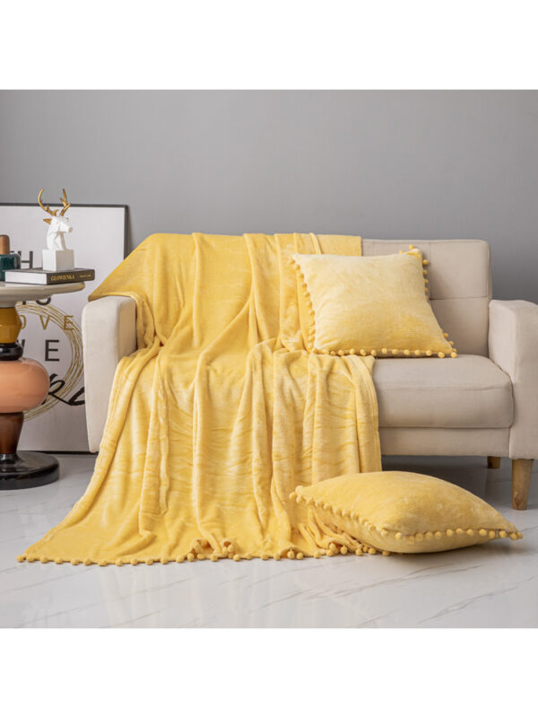 Edoti Pompie Blanket 150x200