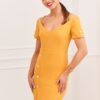 Elegáns ruha mustáros carmen nyakkivágással