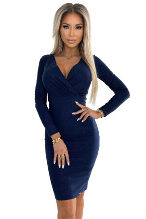 Fitted dress with a neckline and long sleeves Numoco