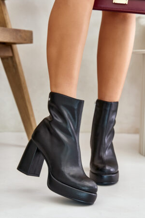 GOE natural leather ankle boots black