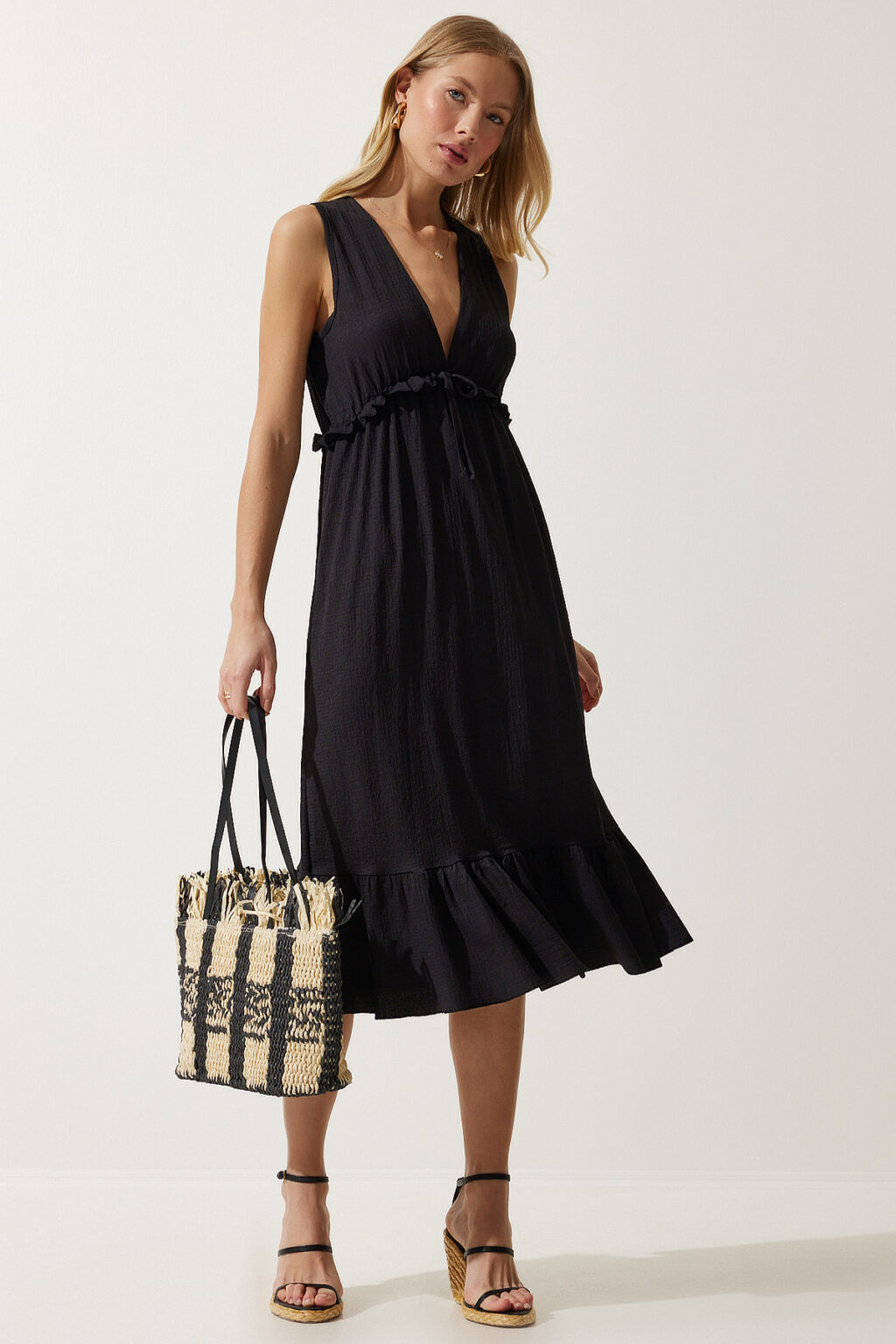 Happiness İstanbul Women's Black Deep V Neck Thick Straps Knitted Dress