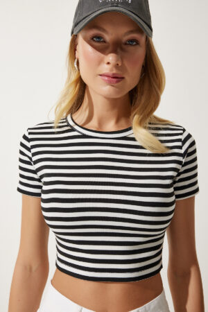 Happiness İstanbul Women's Black Striped Crop Knitted T-Shirt