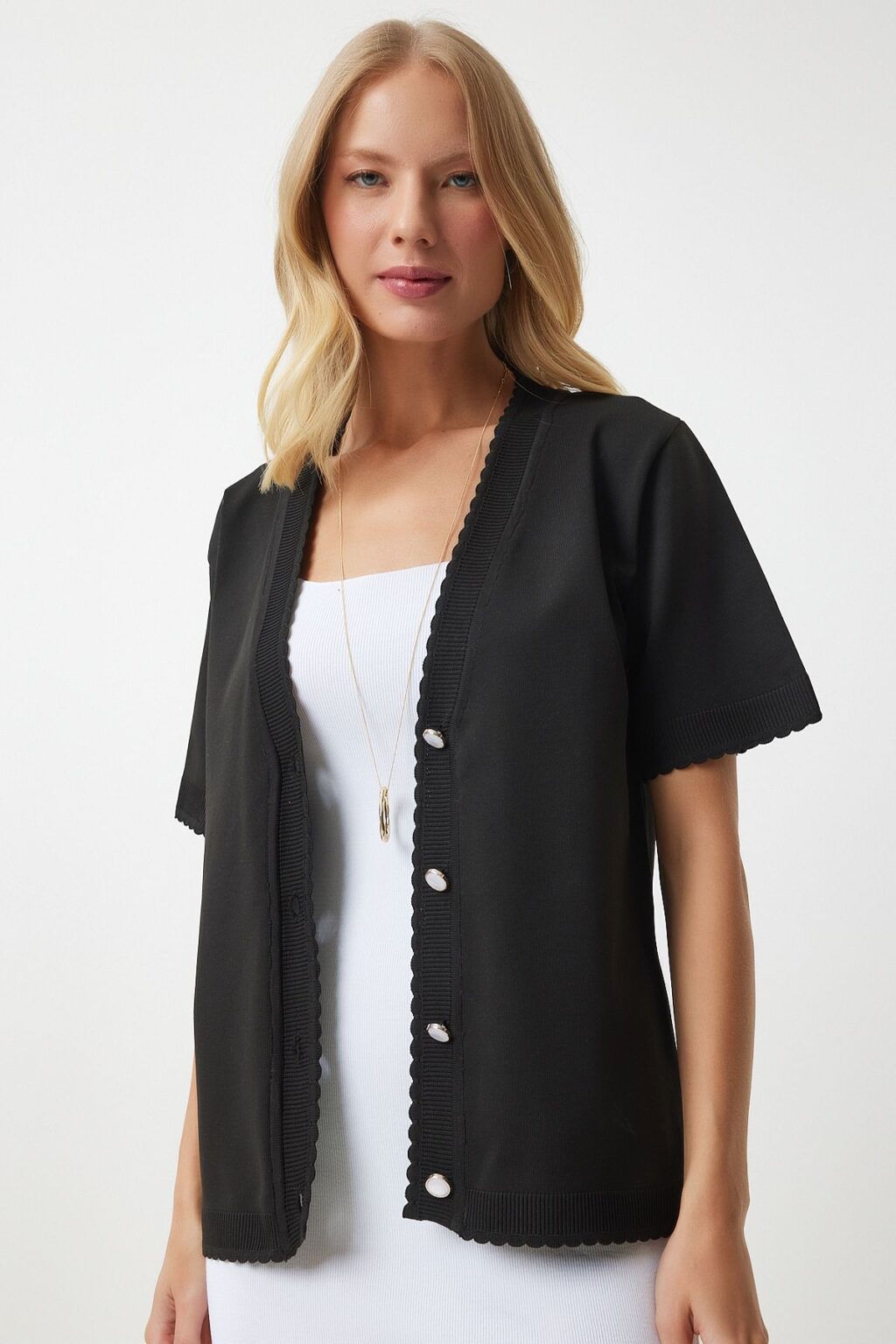 Happiness İstanbul Women's Black Stylish Buttoned Seasonal Knitwear Cardigan
