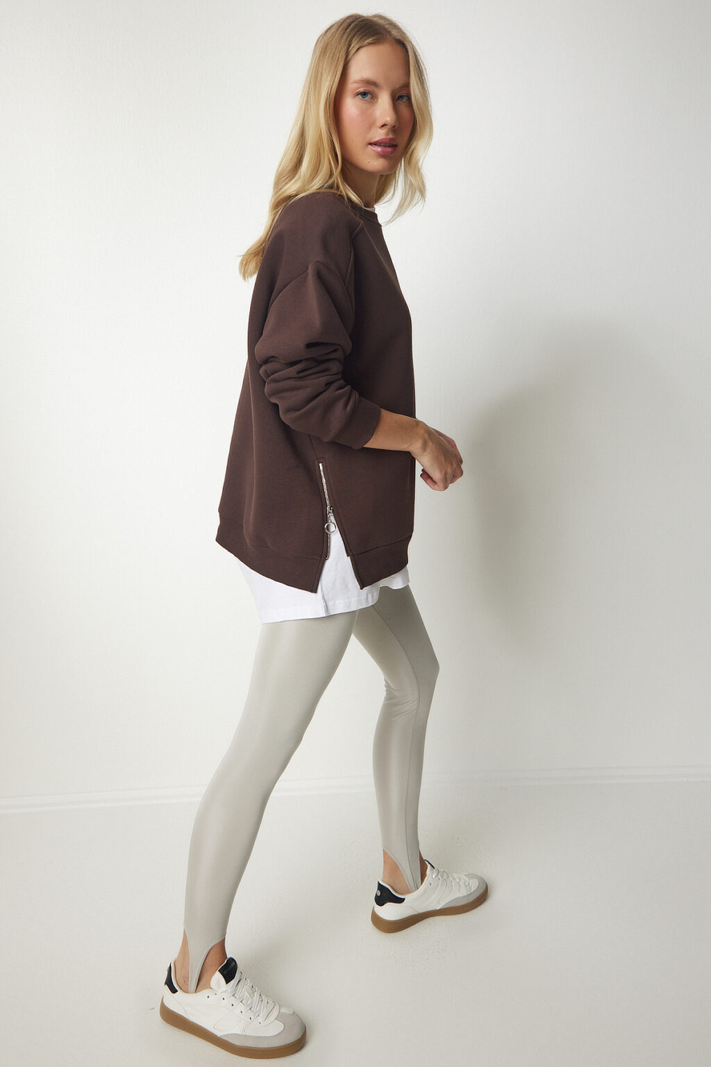 Happiness İstanbul Women's Brown Zipper Detail Raised Knitted Sweatshirt