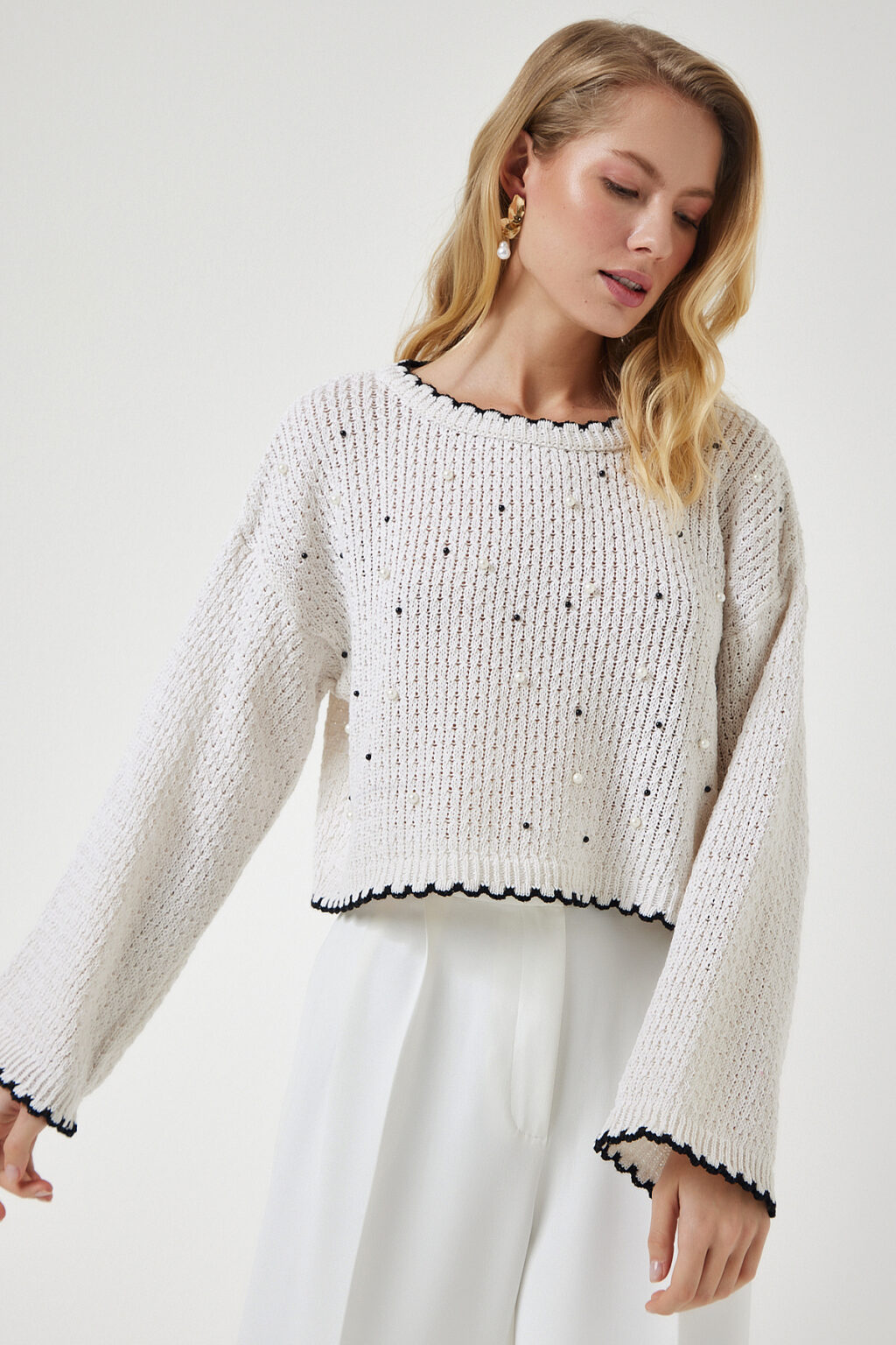 Happiness İstanbul Women's Cream Pearls Openwork Seasonal Crop Knitwear Sweater