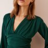 Happiness İstanbul Women's Emerald Green Deep V-Neck Crop Sandy Knit