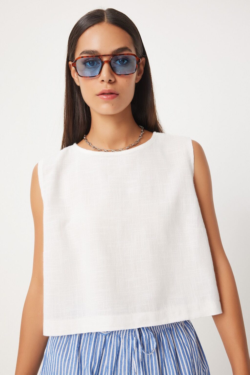 Happiness İstanbul Women's White Sleeveless Linen Blouse