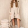 Insulated dress with long sides light beige