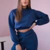 Insulated ensemble with short sweatshirt jeans
