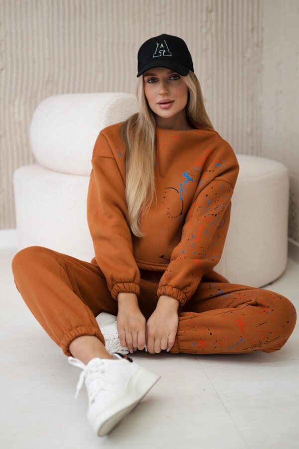 Insulated set with a colorful camel print