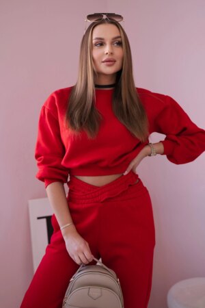 Insulated set with a short red sweatshirt