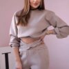 Insulated set with a short sweatshirt in dark beige color