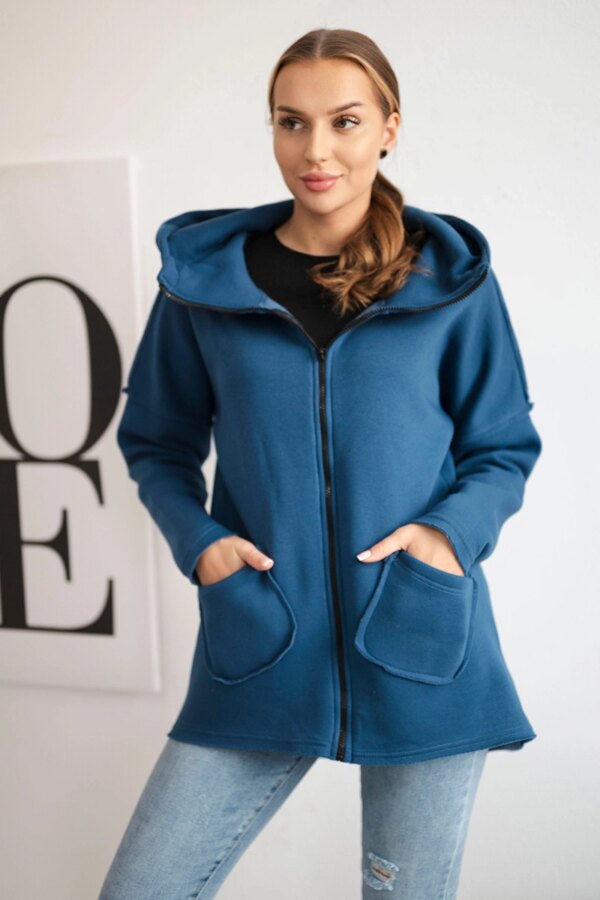 Insulated sweatshirt with a longer back and pockets jeans