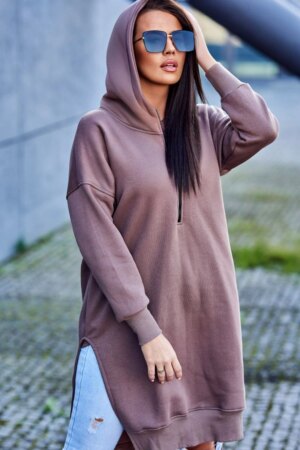 Insulated sweatshirt with mocha slits on the sides